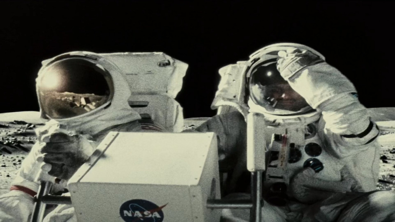 APOLLO 18 mkv snapshot 01 00 03 467