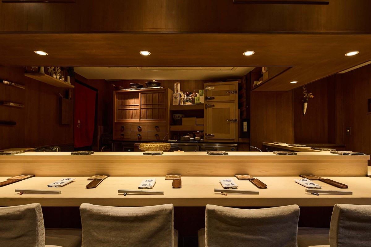 Elegant Restaurant in Akihabara - 1