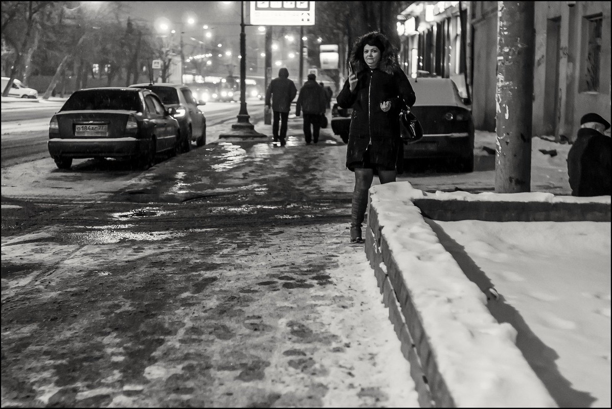 blackwhite-snow-people.jpg