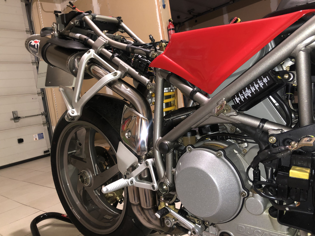 E337D851-D911-424E-BC9A-8A3A5FF799E9