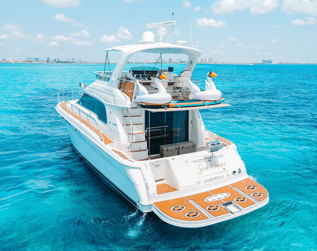 Sea Mami 52 ft boat charter Cancun - Panoramic view showing spacious deck perfect for Isla Mujeres tours
