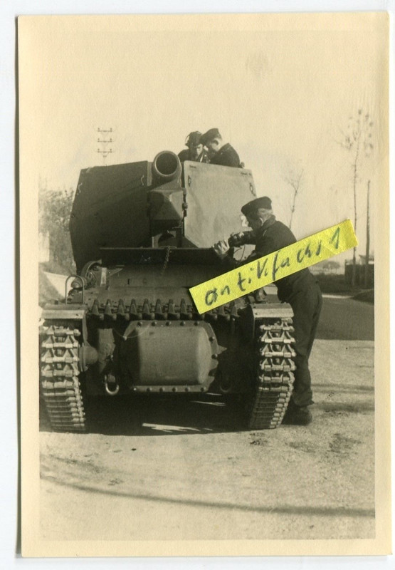 Panzer-SfL 15cm ( Sd.Kfz.135-1) von vorne