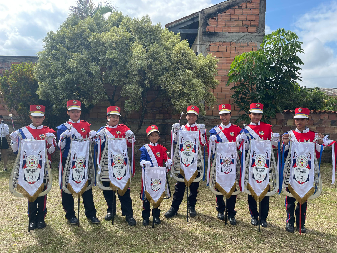 Banda Institucional 6