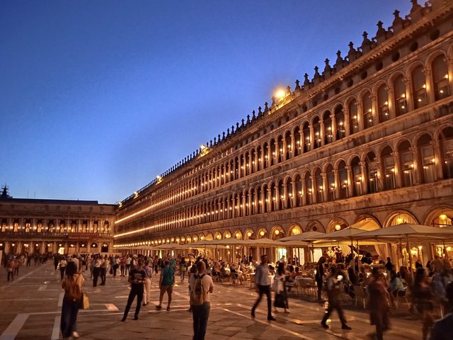 Pizcas de arte en Venecia, Mantua, Verona, Padua y Florencia - Blogs de Italia - Pateando Venecia entre iglesias y museos (22Kms) (221)