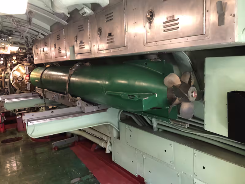 98-aft-torp-room-03.avif
