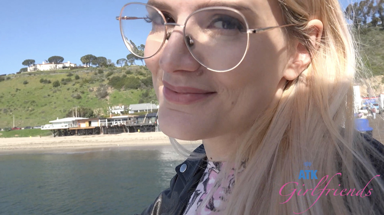 ATKGirlfriends 25 03 31 Riley Rose Malibu Pier 1