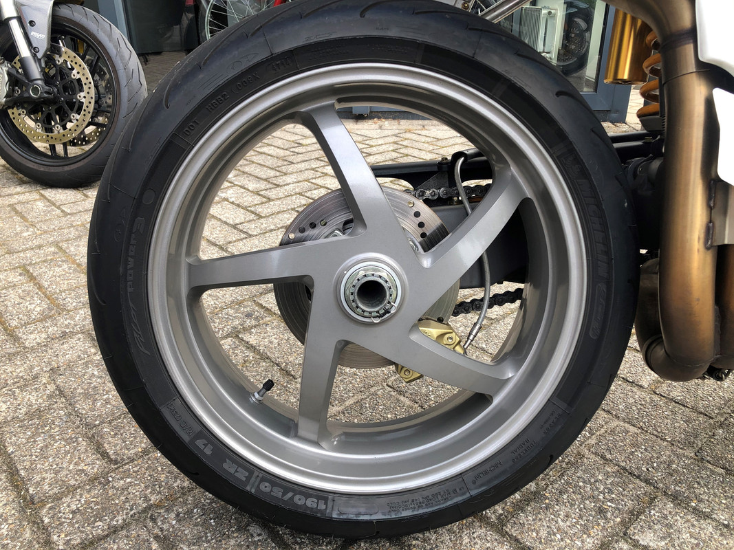 140CD5E3-611F-414A-9CF4-6C5D6833AC08