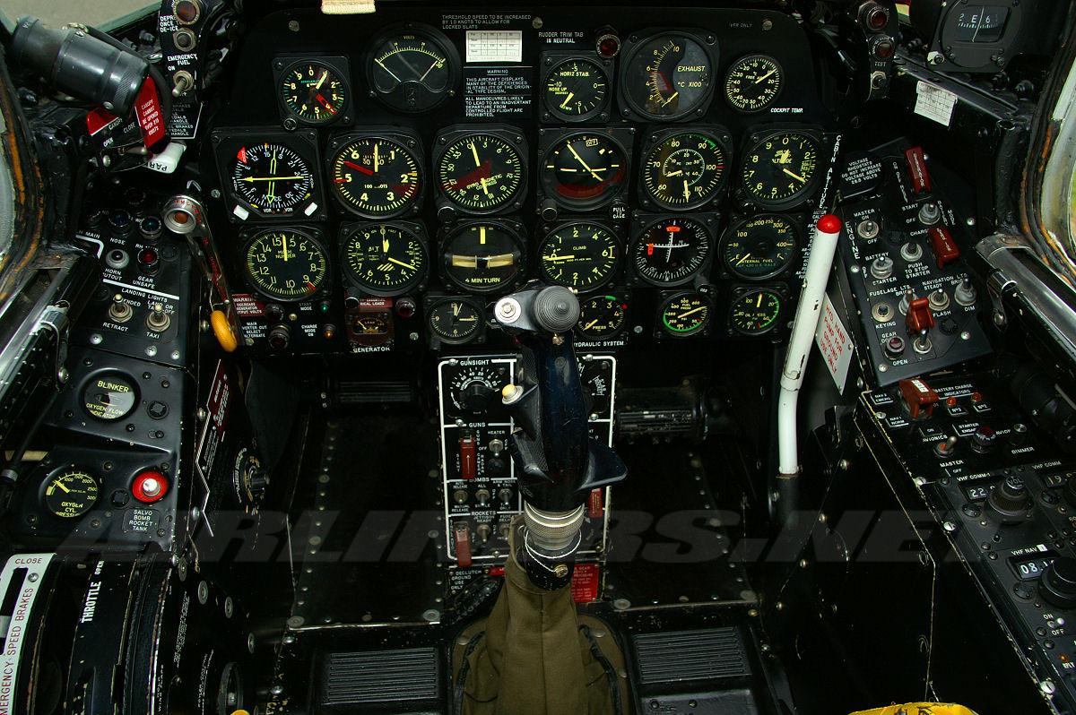 f-86a-cockpit-318.jpg