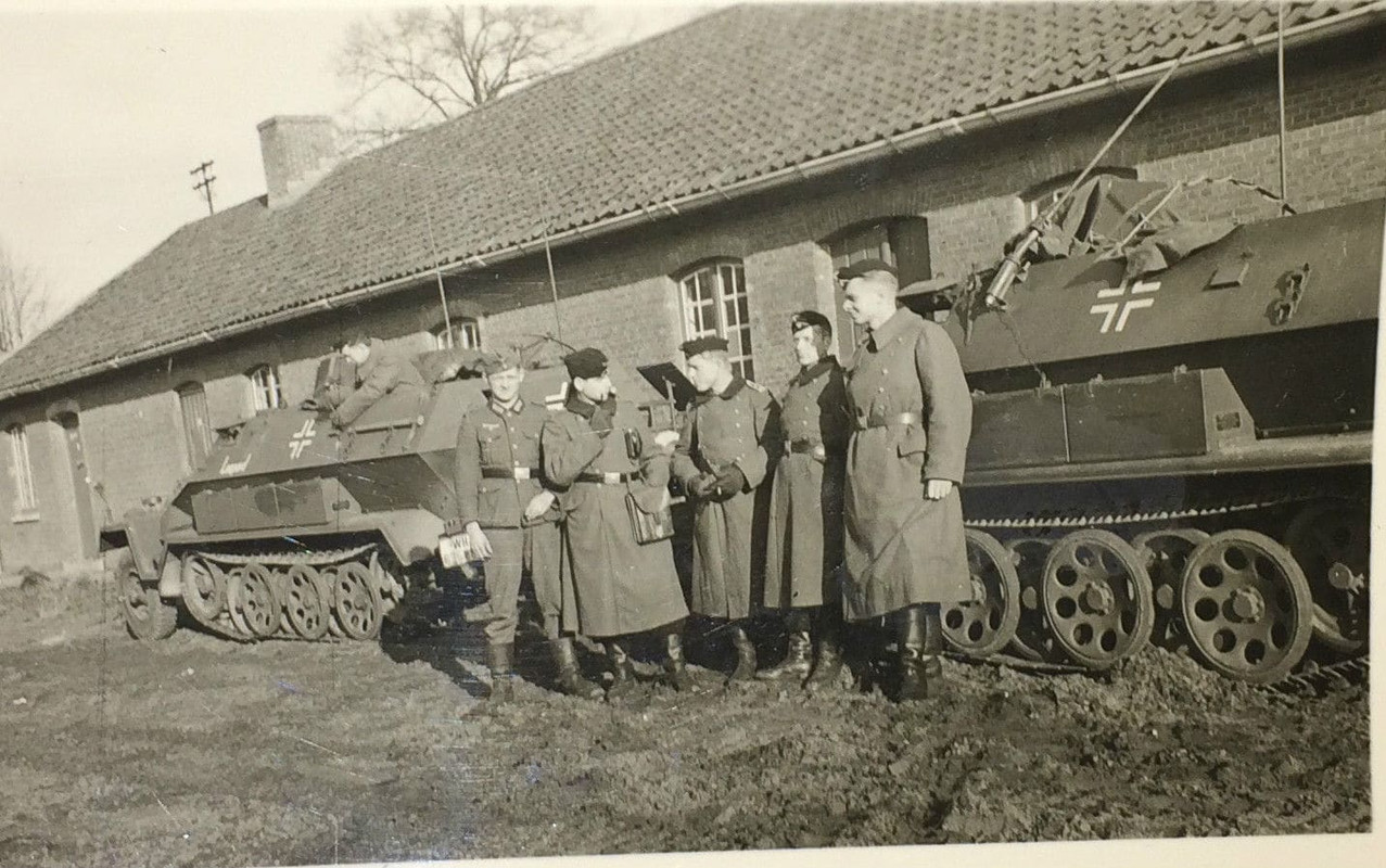 Foto, 1.Panzer Div.,Schützenpanzer Sd.Kfz.251, F