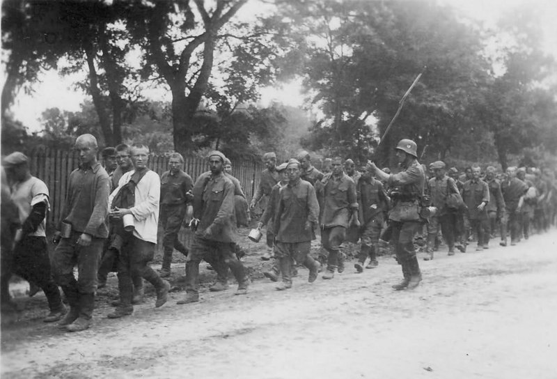 Prisioneros de guerra soviéticos capturados durante la campaña verano-otoño de 1941