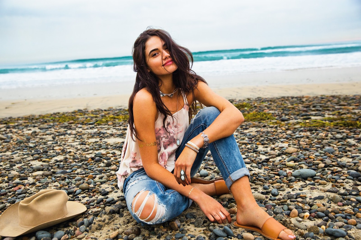 AEO_SU15_DAY_02_MAGGIE_01_RJ-1349_V1