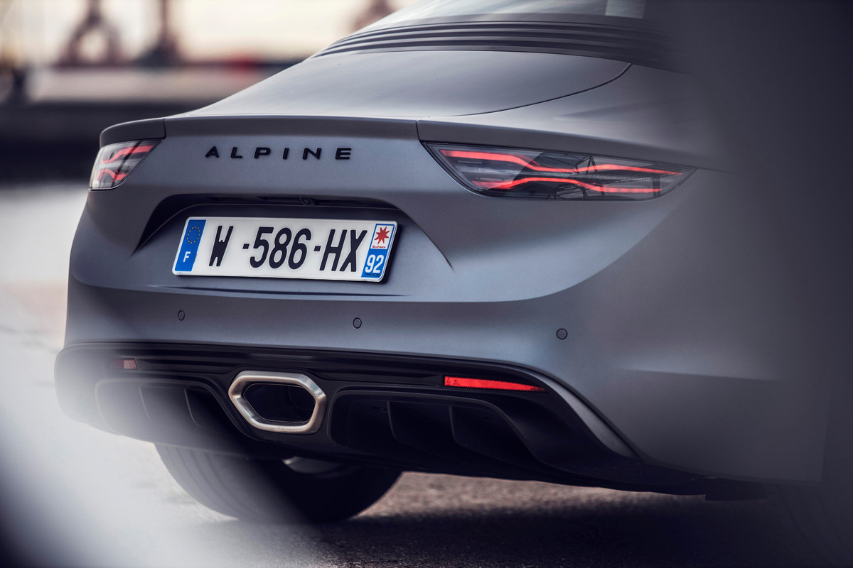 21234945_2019_-_ALPINE_A110S_tests_drive_in_Portugal