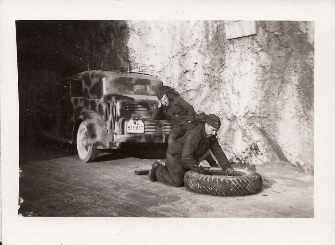 Wehrmacht Italien Südfront Rückzug 1945 PKW Kübe