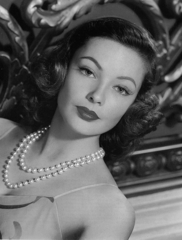 Gene_Tierney_mc45