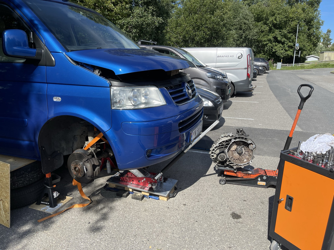 B45D18EE-21C7-4337-B43F-8EEBC8D5346E