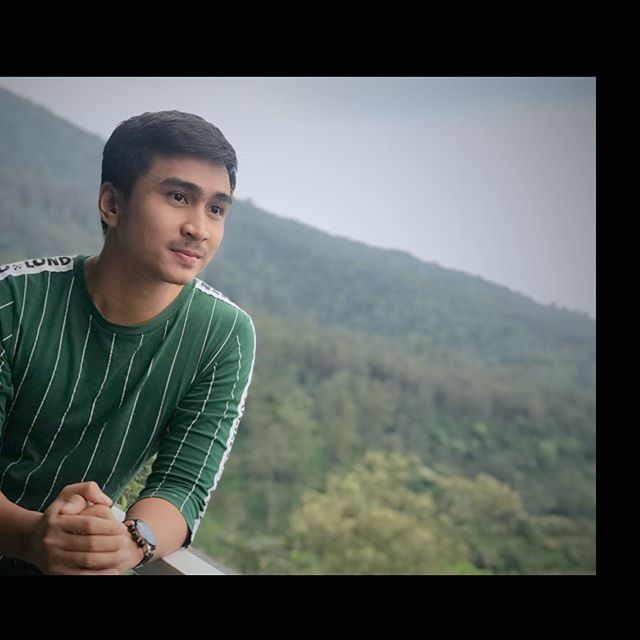 Lutfi Agizal dikenal sebagai artis, model dan juga diskjokey alias DJ kebangsaan Indonesia.