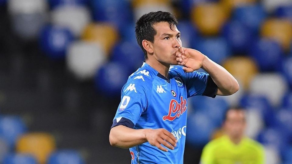 Tras llevarse tremendo golpazo, 'Chucky' Lozano es duda con el Napoli para jugar Champions