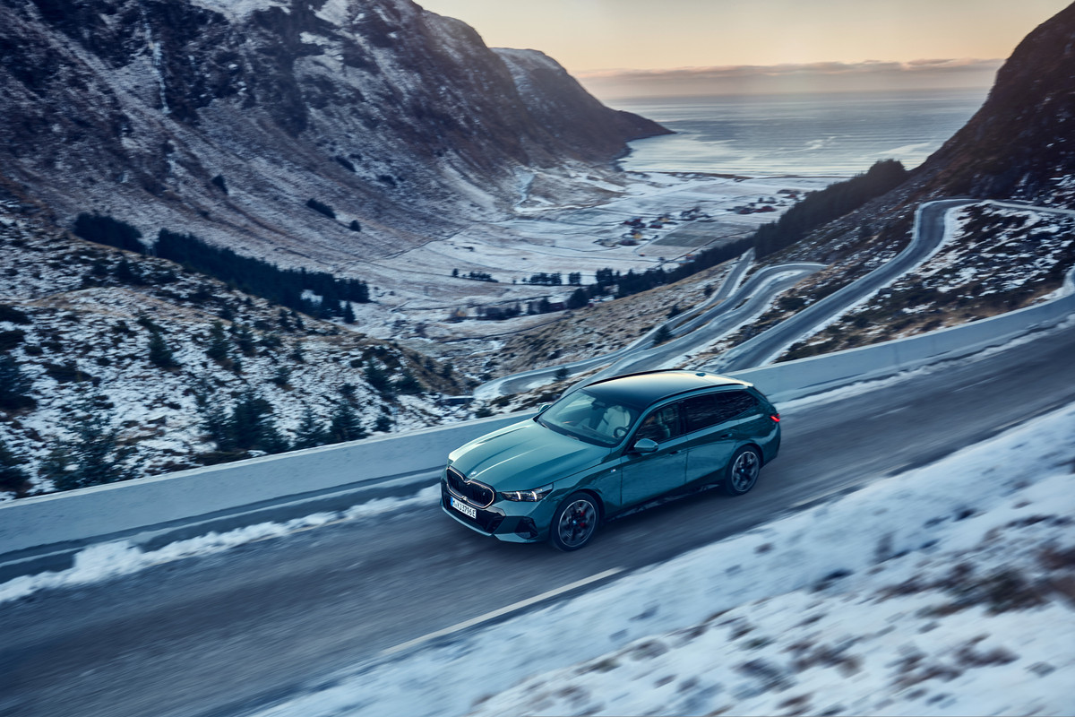 P90537306_highRes_the-new-bmw-i5-edriv