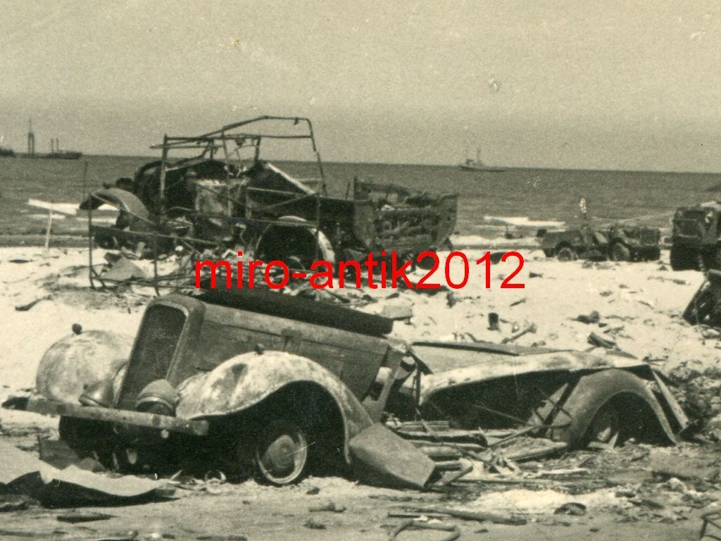 Foto, zerstörte englische LKW, PKW am Strand, Dü