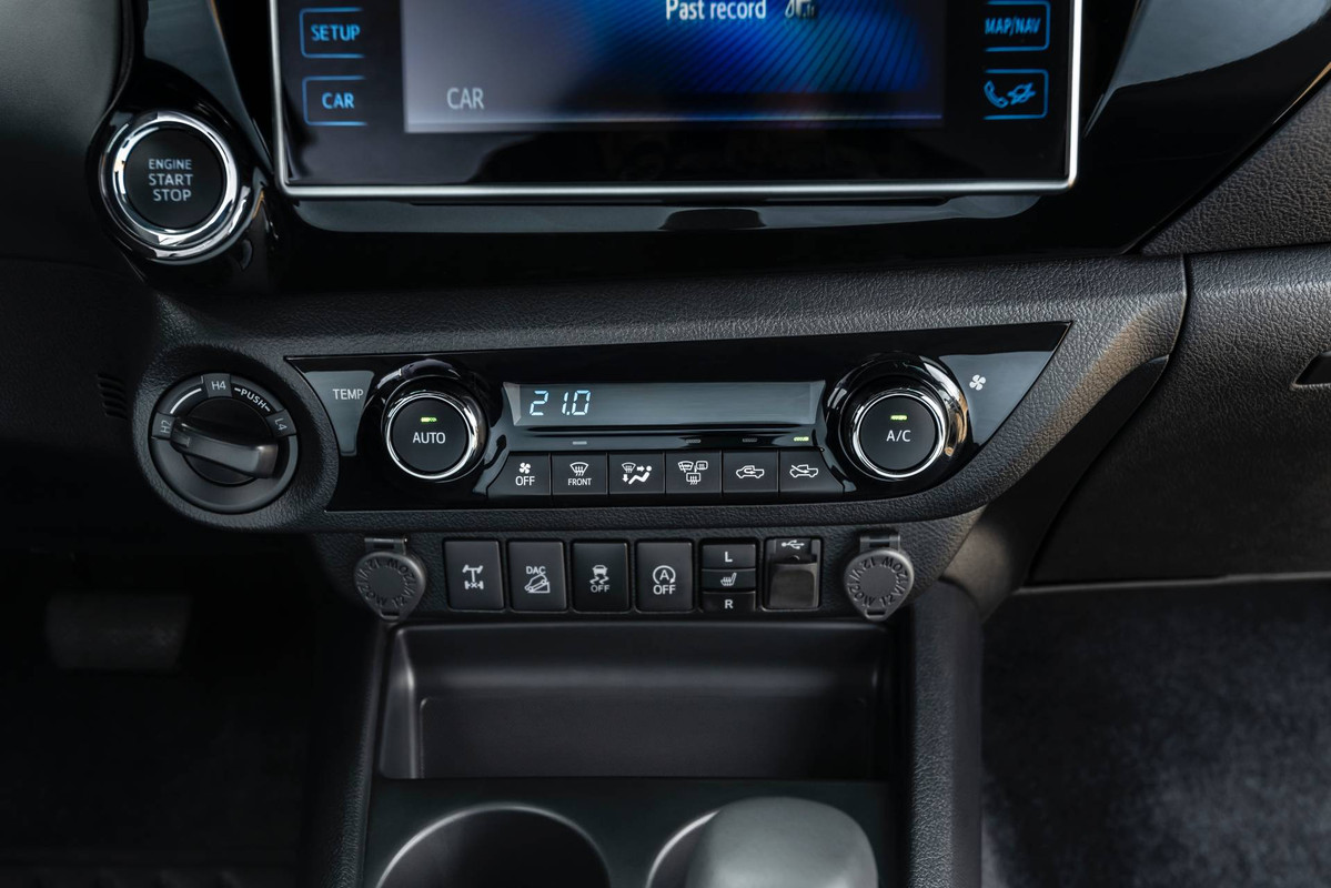 Toyota Hilux 2019 Special Edition (42)