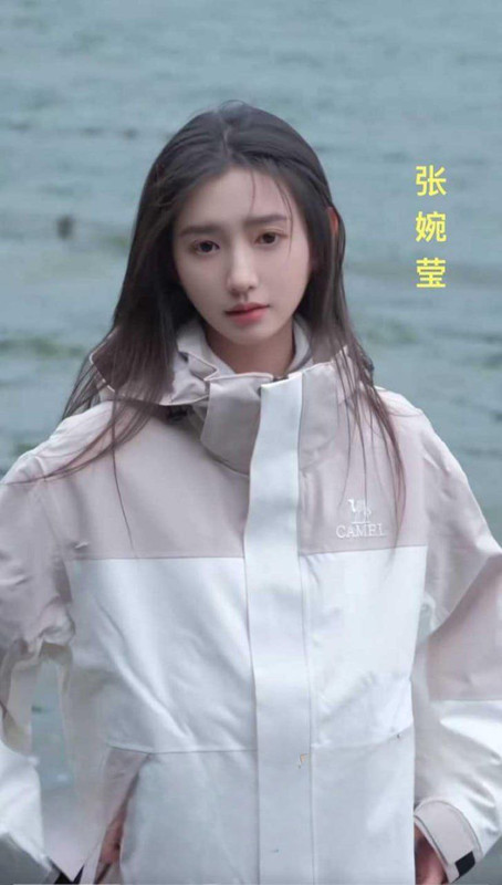 X2于正新签约的女艺人【张石头】本名 张婉莹，刚出道即塌房，被扒出曾在做老师期间做小三，网上还流传出两部不雅视频！ (3)