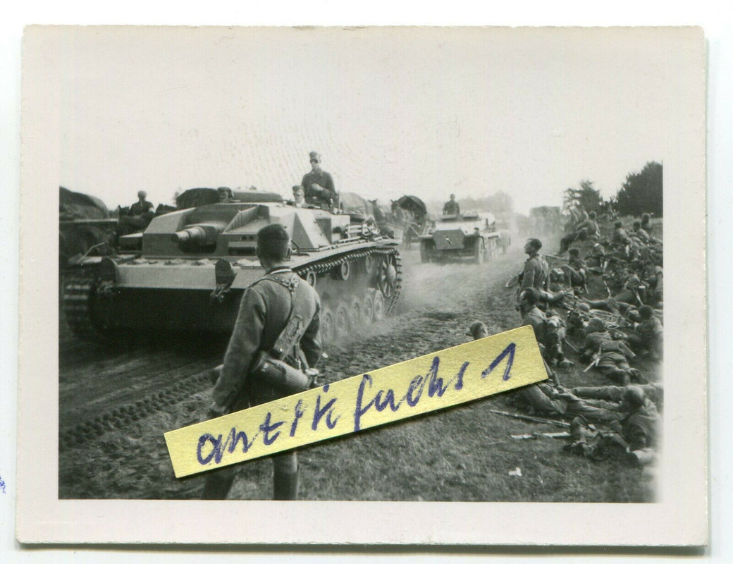 Panzer Sturmgeschütz und Schützen-Panzer am Aisne-Übergang