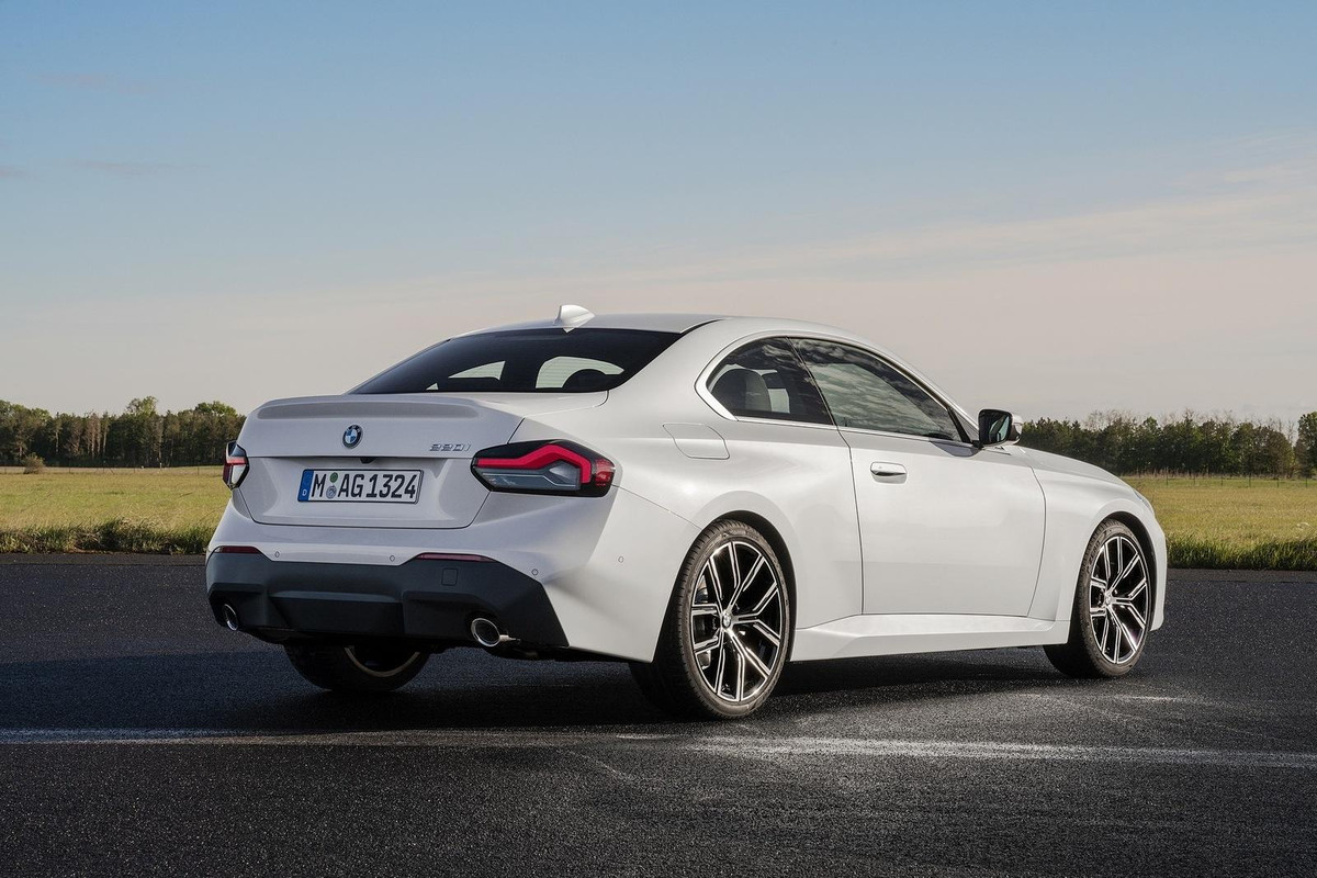 2022-BMW-2-Series-Coupe-M240i-230i-60