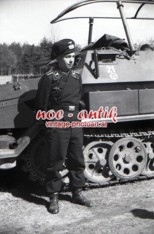 Sd.Kfz 12. Panzerdivision Soldat Panzerschutzmüt