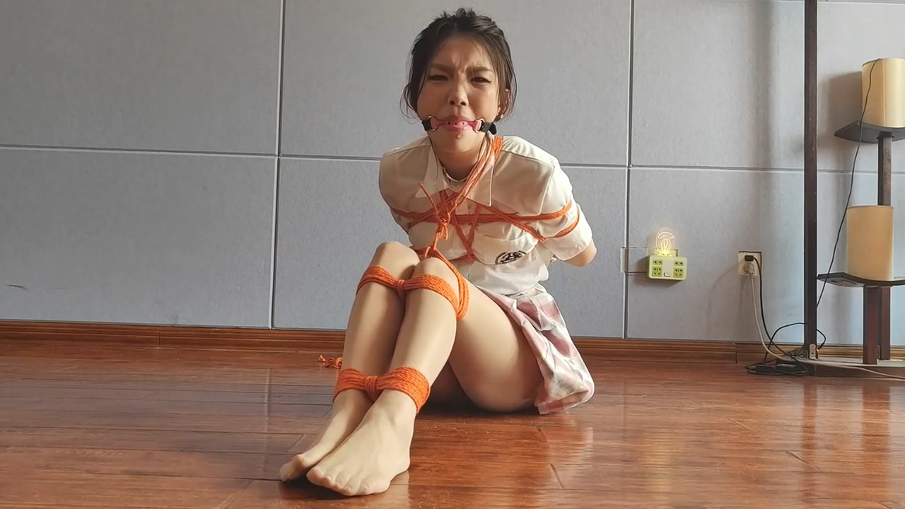 一绳所爱 喵喵白色麻绳极限后手观音.mp4_20231220_132906.342