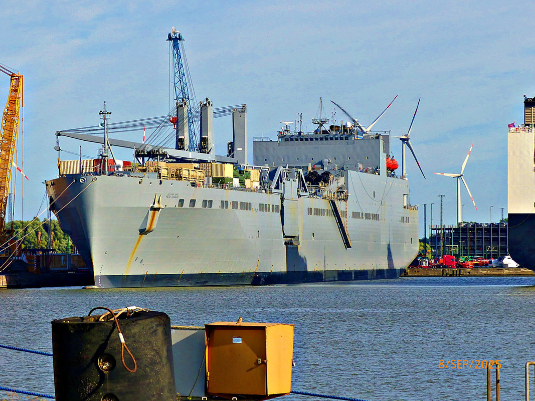 USNS Red Cloud (T-AKR 313) 2