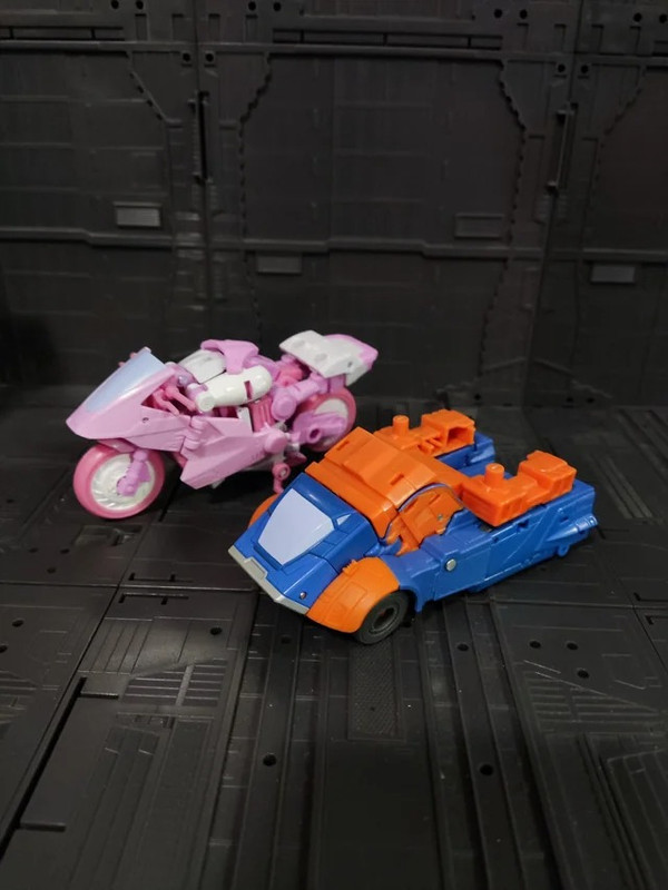 Transformers-Legacy-Evolution-War-Dawn-04