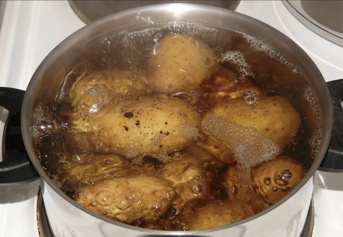 ¡Guisos sin exceso de sal! El truco infalible con patatas