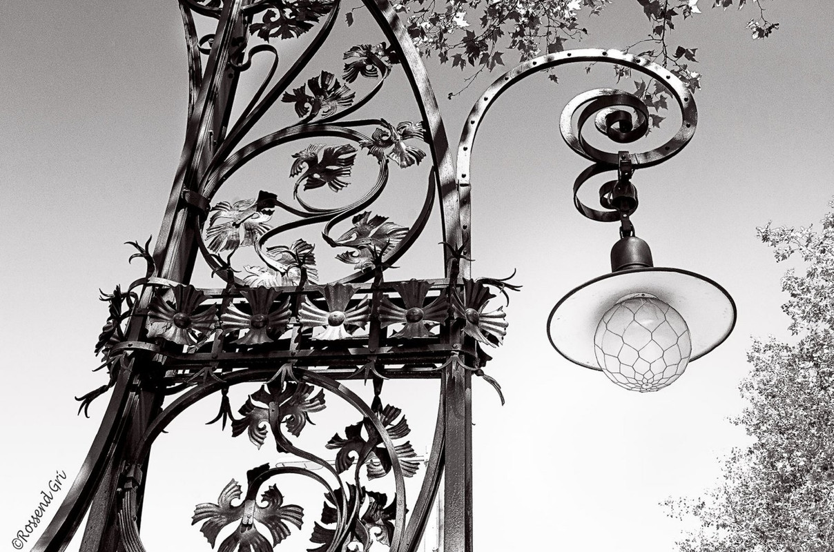 blacknwhite-finials-barcelona.jpg