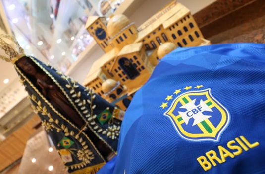 La Vergine Maria ha ispirato la maglia blu della nazionale di calcio brasiliana
