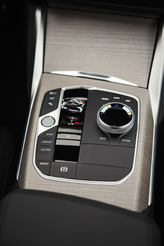 P90546623_highRes_the-new-bmw-i4-e-dri