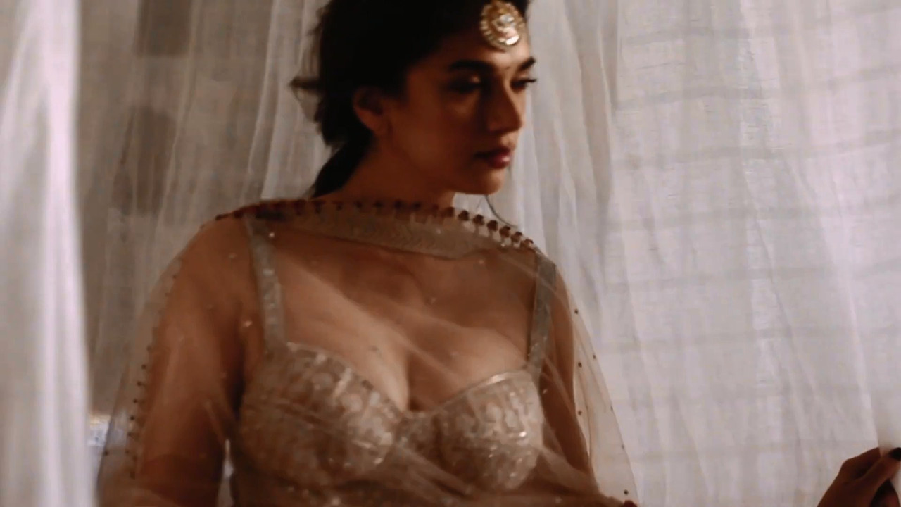 [Image: Aditi-Rao-Hydari-Peacock-mp4-snapshot-7.jpg]