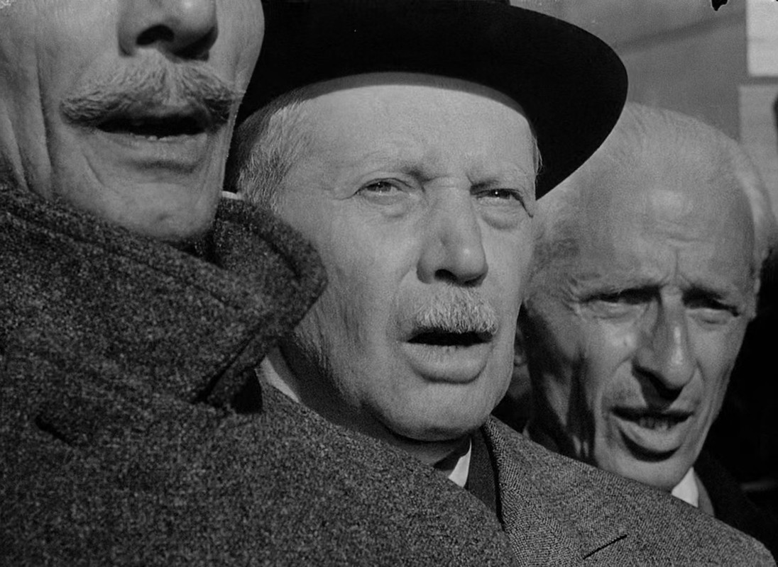 Umberto D. (1952) Criterion (1080p BluRay x265 r00t)-1