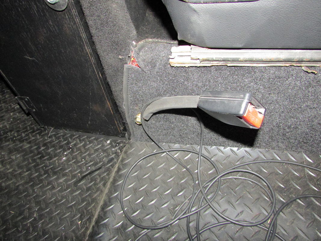 Bay seat belt points (9)