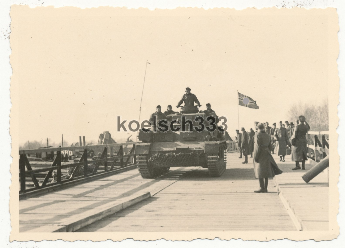 Foto Panzer IV der Wehrmacht auf der Donau Brücke Bulgarien - Rumänien Balkan