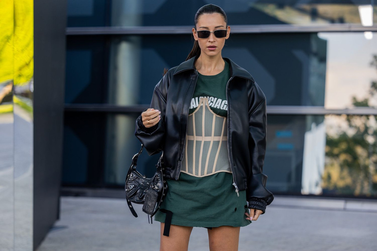 wear oversized t-shirts