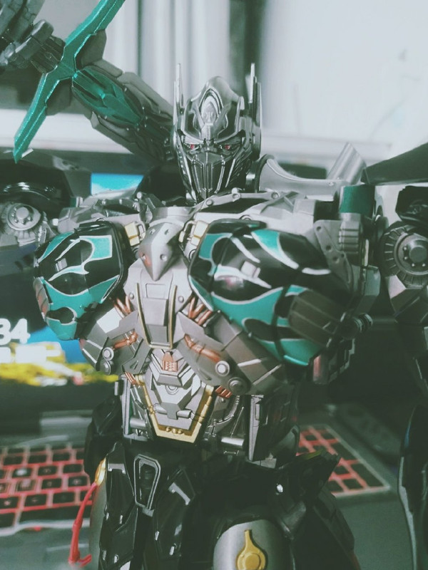 Unique-Toys-R-02B-Dark-Challenger-03