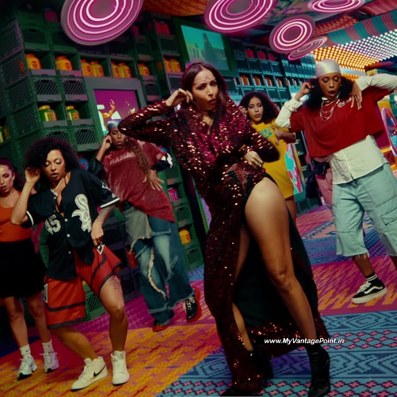 17-Malaika-Arora-Hot-in-Chillgum-Song-by-Yo-Yo-Honey-Singh-My-Vantage-Point