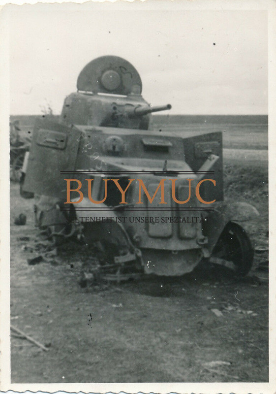 zerstörter russischer rad panzer spähwagen