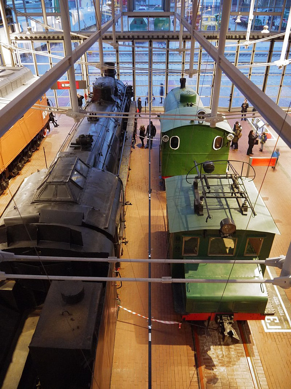 La locomotive ФД20 ou FD20 Locomotive-russe-s-rie-FD-1103-gauche-de-la-photo-au-Mus-e-des-chemins-de-fer-russes-Saint-P-te