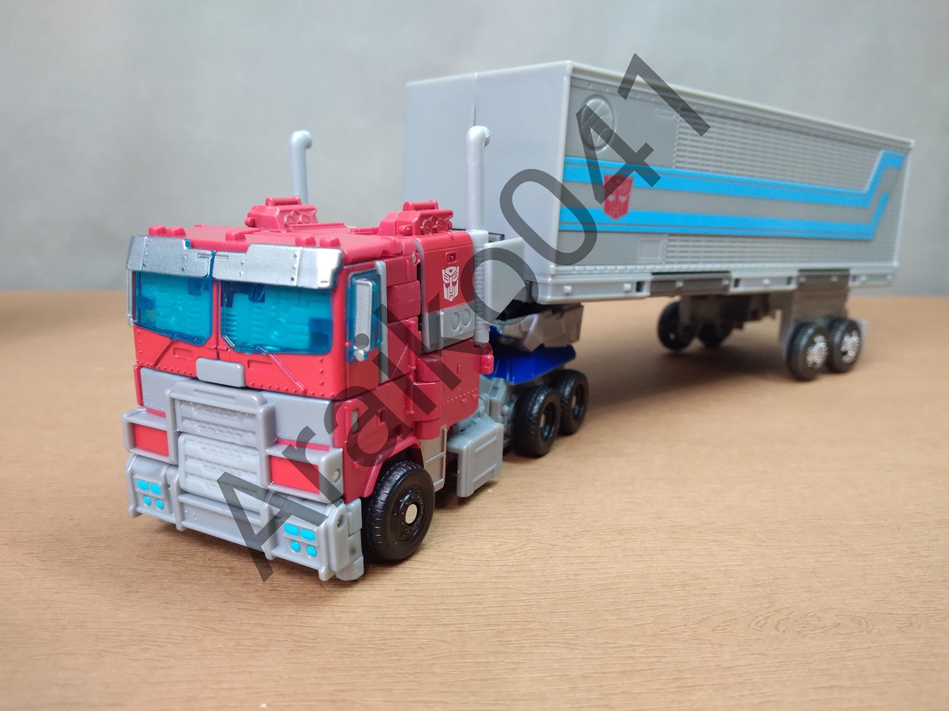 Rise-Of-The-Beasts-Mainline-Voyager-Optimus-Prime-In-Hand-Images-3