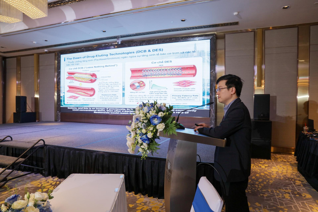 Tập thể hội viên, chuyên gia và khách mời quốc tế chụp ảnh kỷ niệm bế mạc hội nghị
