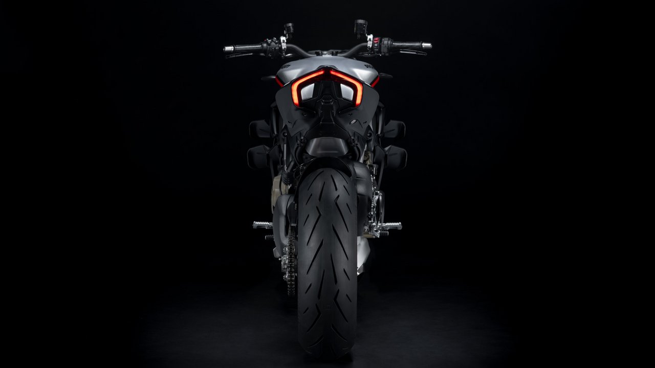 Ducati Streetfighter V4 SP 2022 - топовый карбоновый стрит