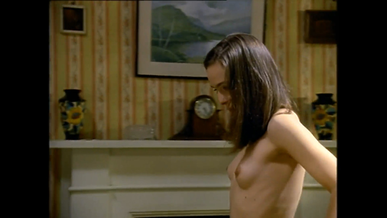 cap_The Camomile Lawn S01E02 1080p (moviesbyrizzo upl)_00_43_49_36