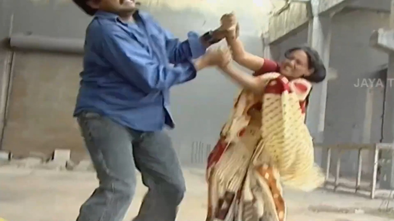 Ranjitha sexy wide navel slips in saree.mp4_snapshot_00.08.707