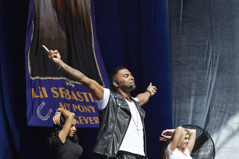 Ginuwine performing in a show